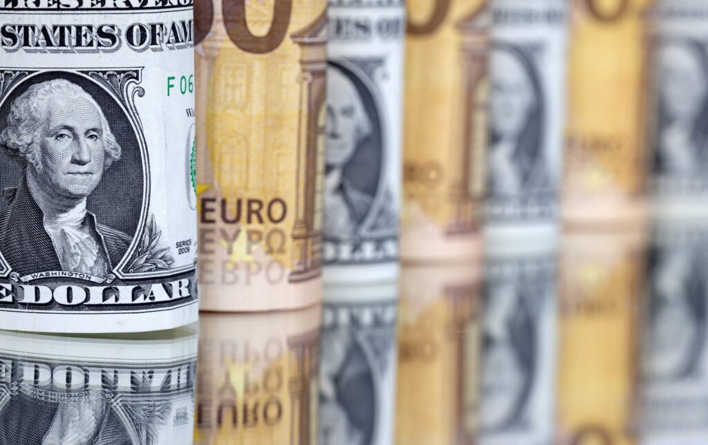 Dollari arrin kulmin dy viteve, të dhënat e punësimit frenojnë pritshmëritë për uljen e normës